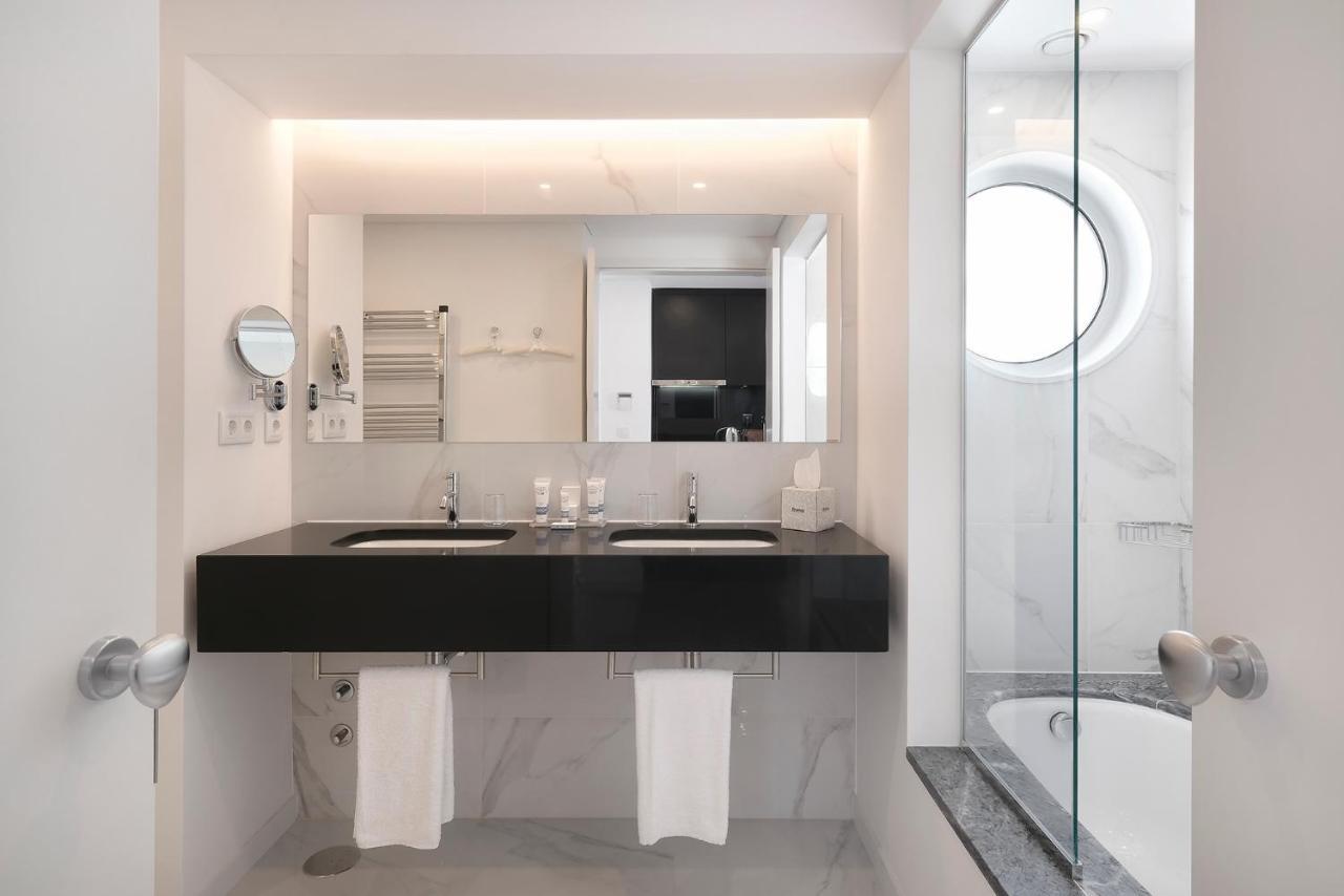 Royal Obidos Scenic Resort Praia del Rei Exteriör bild Bathroom