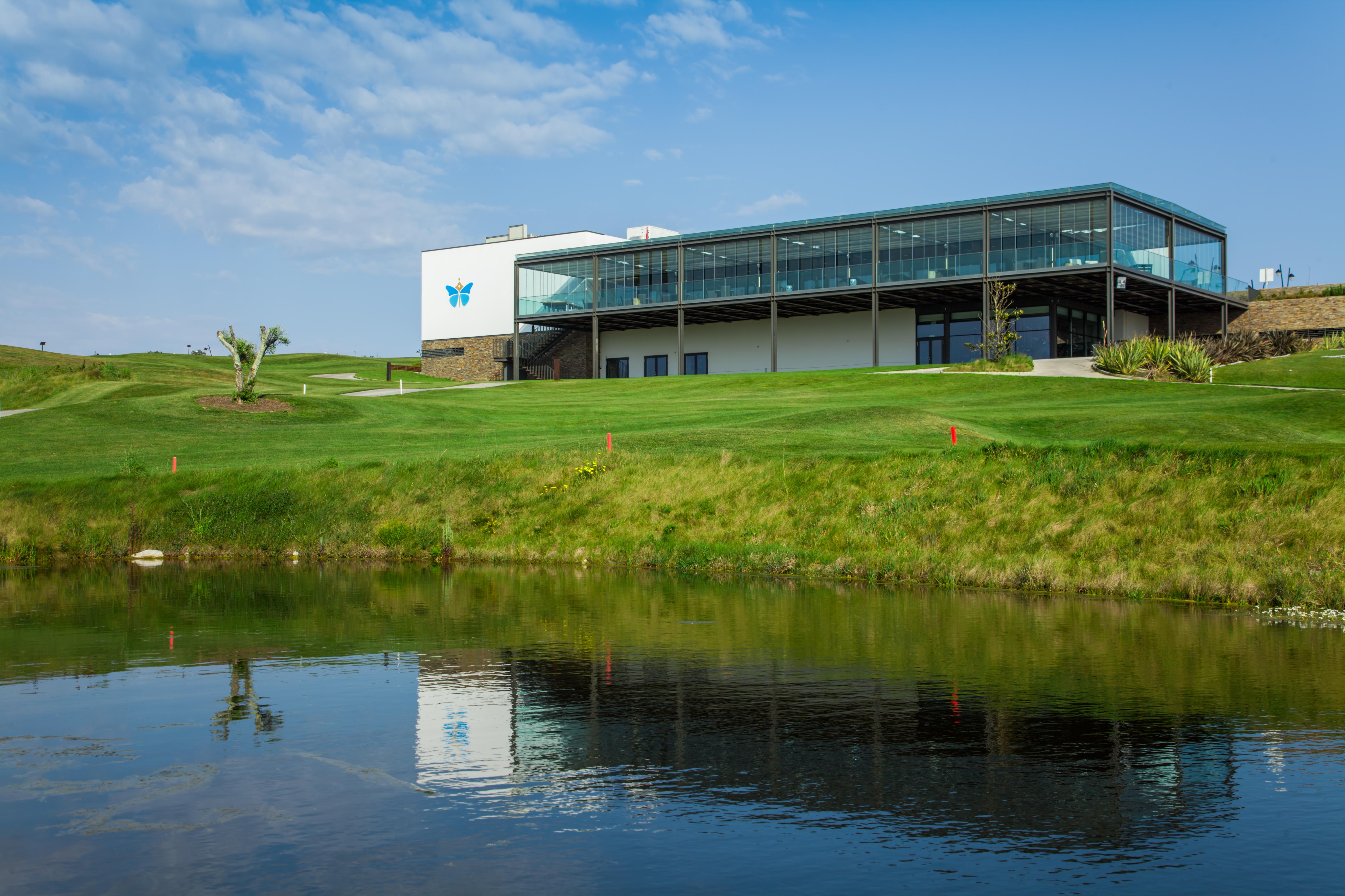 Royal Obidos Scenic Resort Praia del Rei Exteriör bild The clubhouse at the Vale Golf Resort