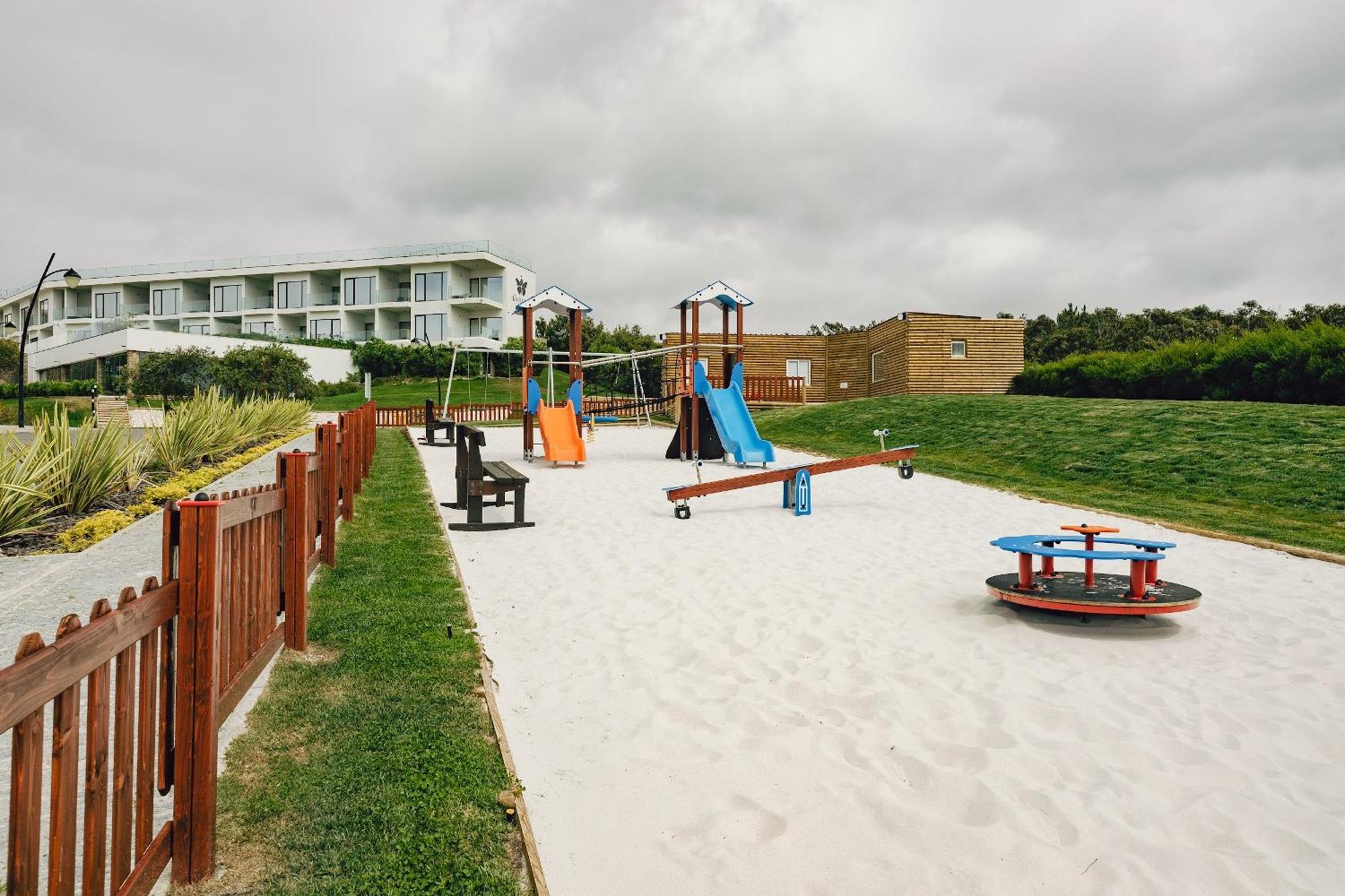 Royal Obidos Scenic Resort Praia del Rei Exteriör bild Playground in the village