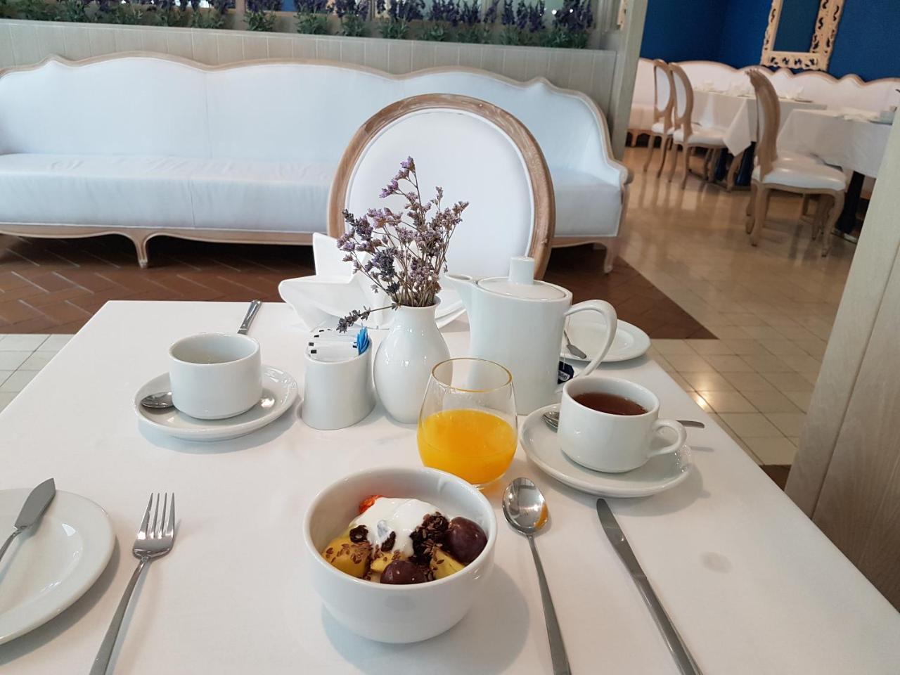 Royal Obidos Scenic Resort Praia del Rei Exteriör bild A breakfast table at the hotel