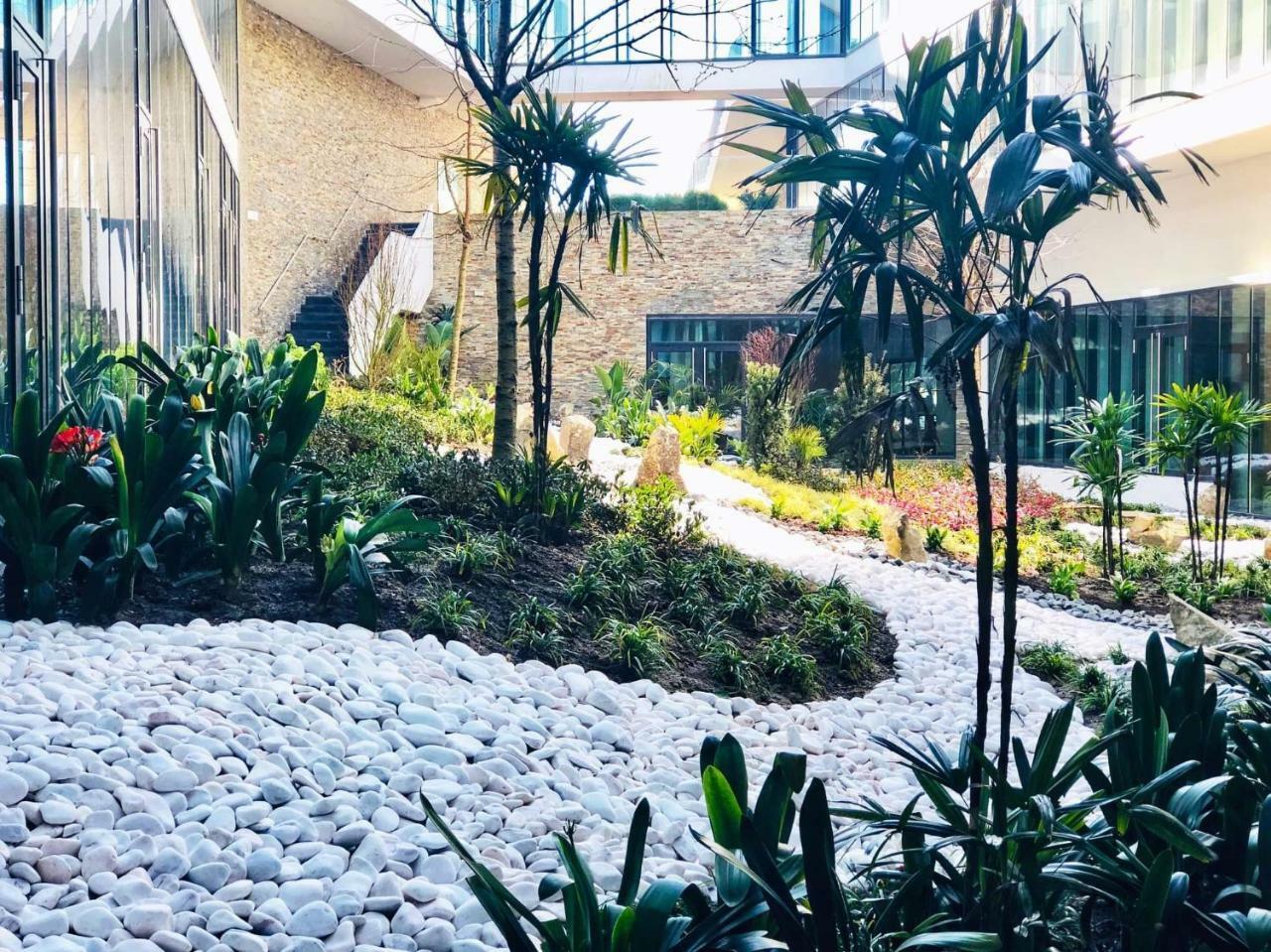 Royal Obidos Scenic Resort Praia del Rei Exteriör bild The courtyard of the hospital
